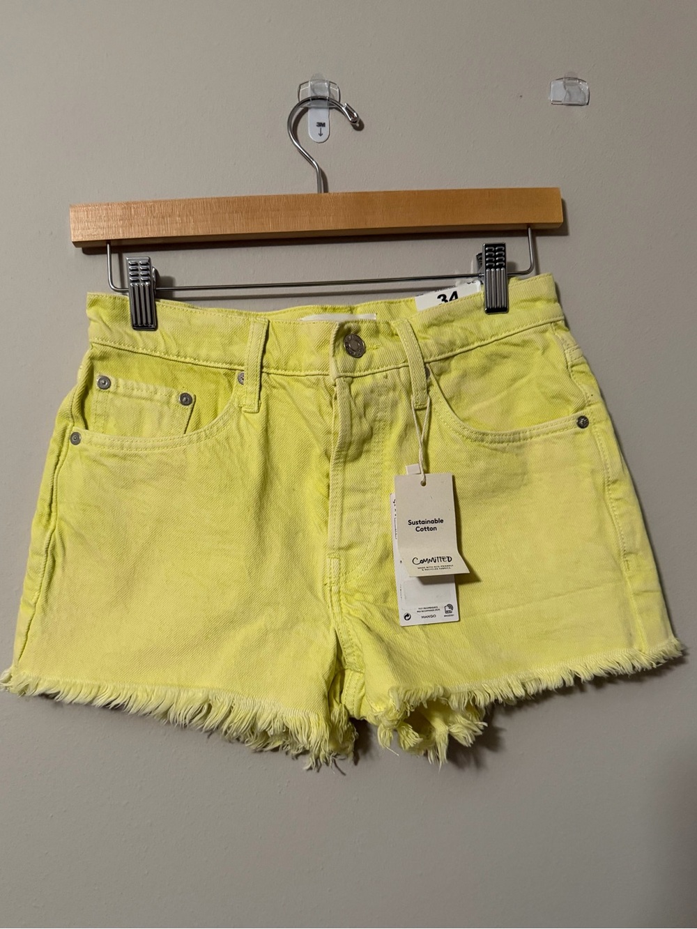 Mango MNG Yellow Denim Shorts NWT Mid Rise Straight Women’s Size 2 Summer